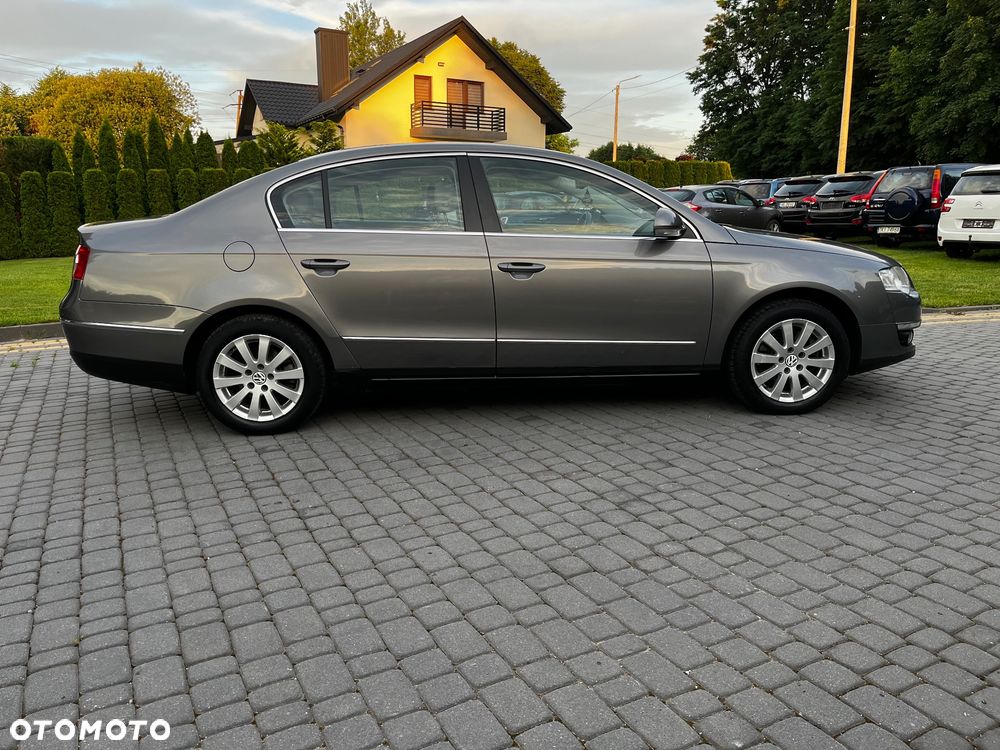 Volkswagen Passat 1.6 Exclusive - 2