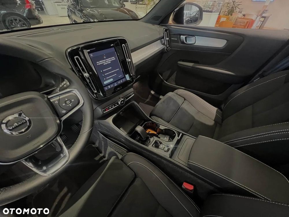 Volvo XC 40 B4 AWD Ultimate Dark - 19