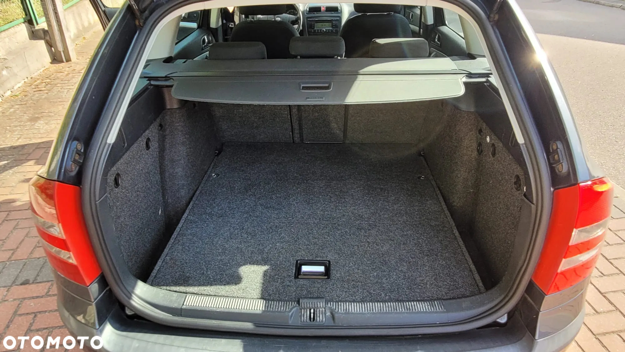 Skoda Octavia Combi 2.0 TDI DPF Ambiente - 10