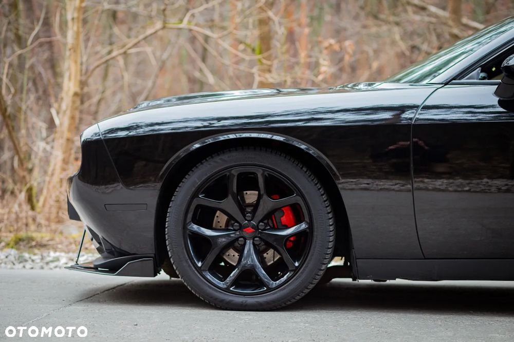 Dodge Challenger - 10