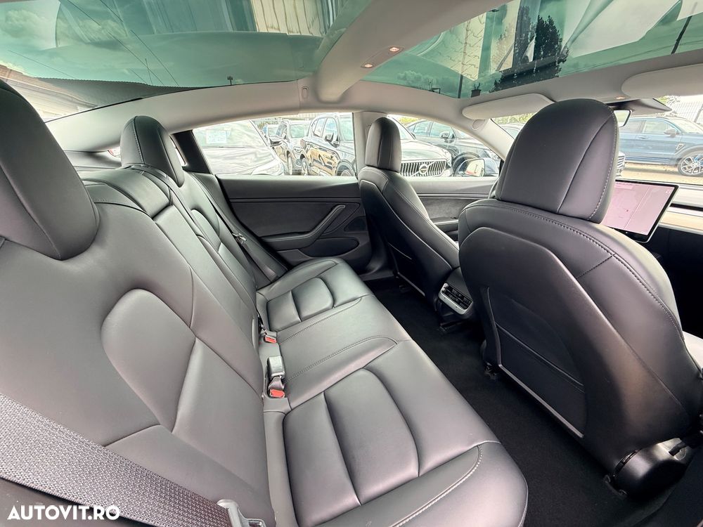 Tesla Model 3 - 9