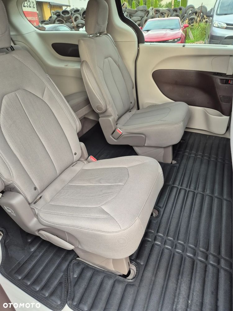 Chrysler Pacifica - 26