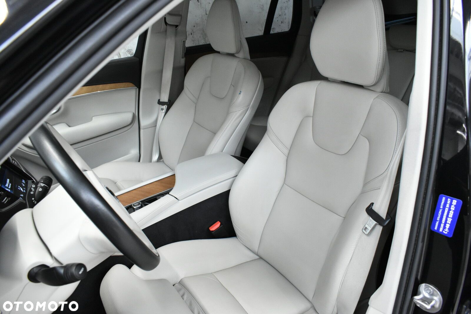 Volvo XC 90 - 9