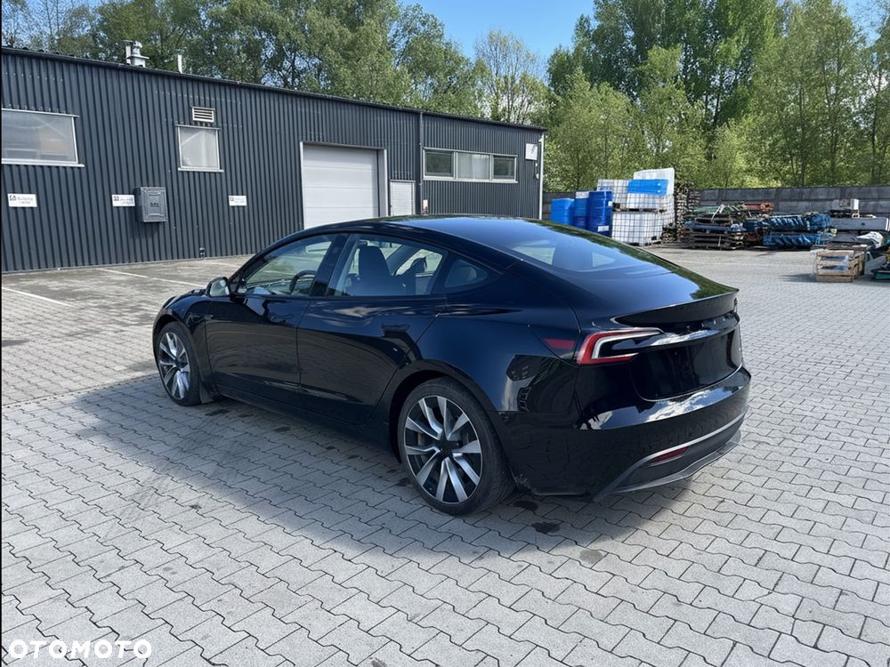Tesla Model 3 - 4