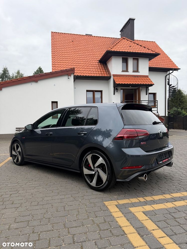 Volkswagen Golf - 9