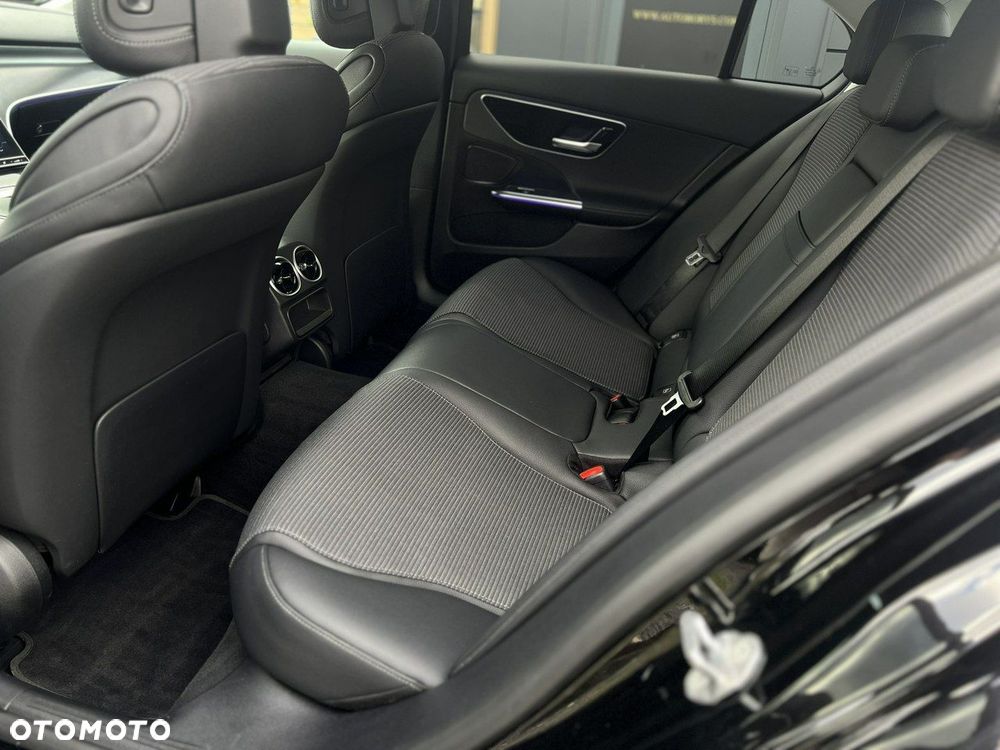 Mercedes-Benz Klasa C 180 mHEV Avantgarde - 38