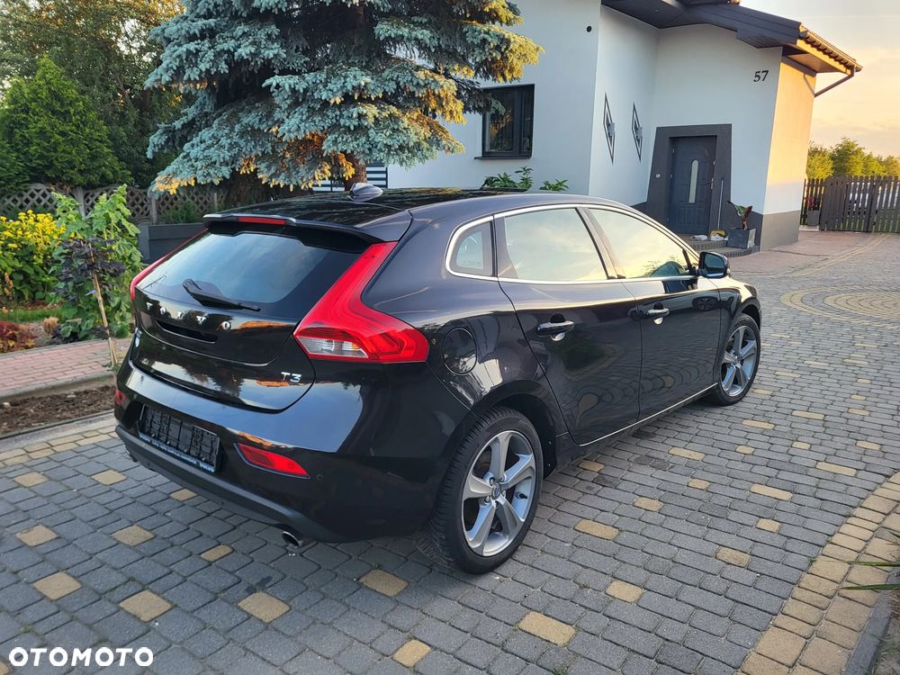 Volvo V40 T3 Momentum - 21