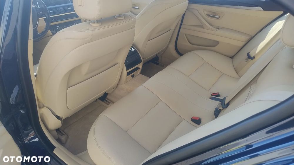 BMW Seria 5 528i xDrive Luxury Line - 33