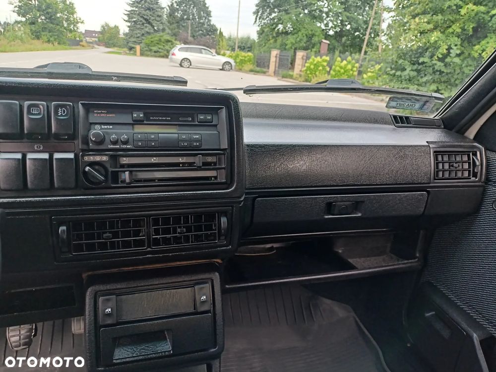 Volkswagen Golf 1.6 CL - 11