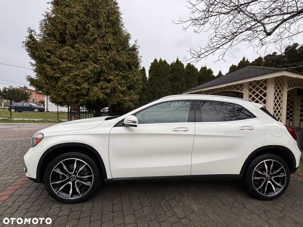 Mercedes-Benz GLA 250 4-Matic Urban - 12