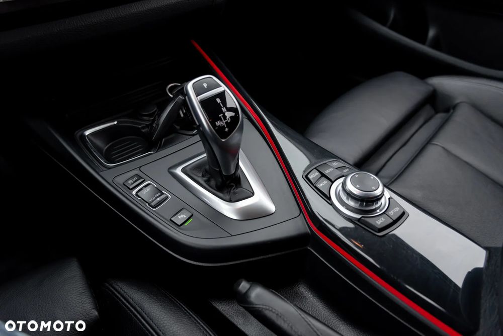 BMW Seria 1 120d Sport-Aut Urban Line - 38