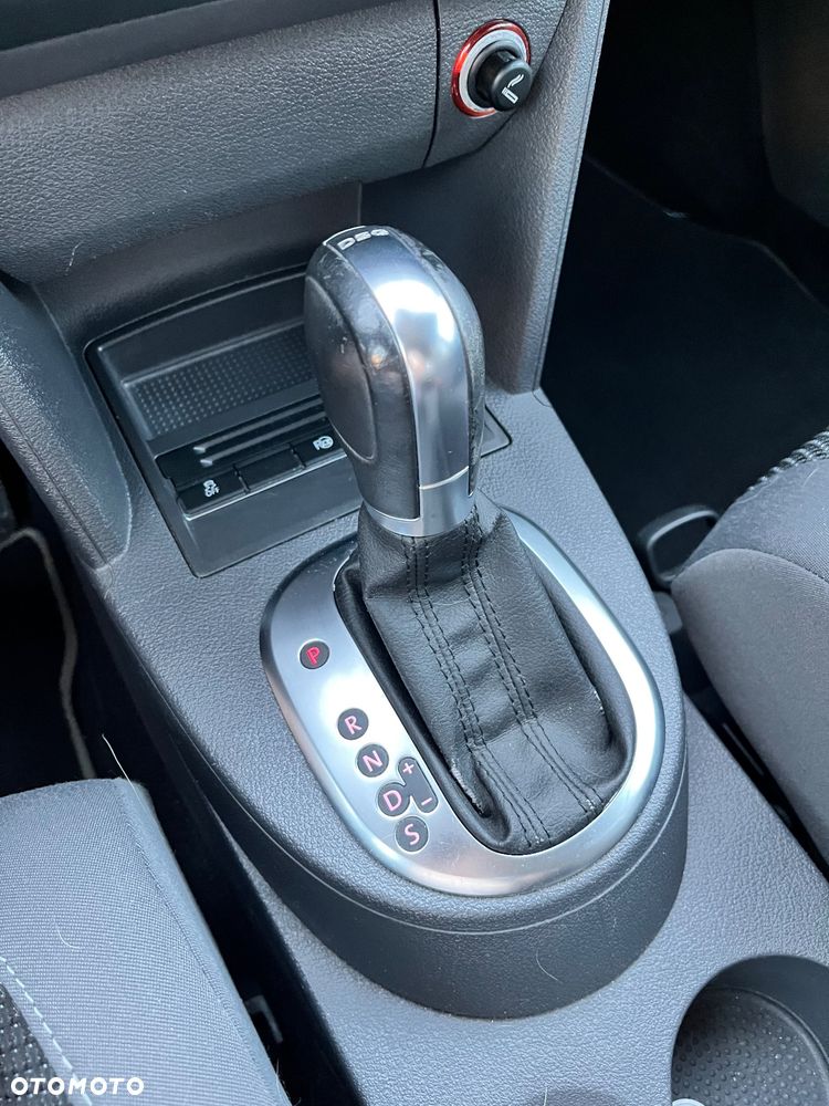 Volkswagen Touran 2.0 TDI Trendline DSG - 16