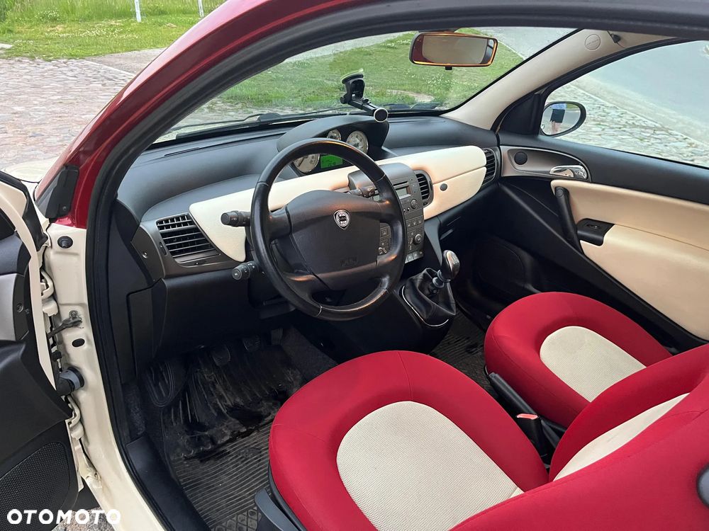 Lancia Ypsilon 1.4 16V Elegante Plus - 9