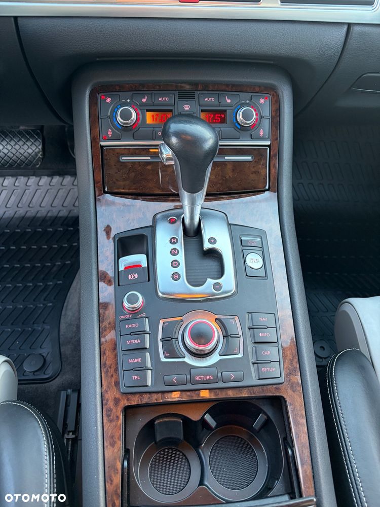 Audi A8 - 24