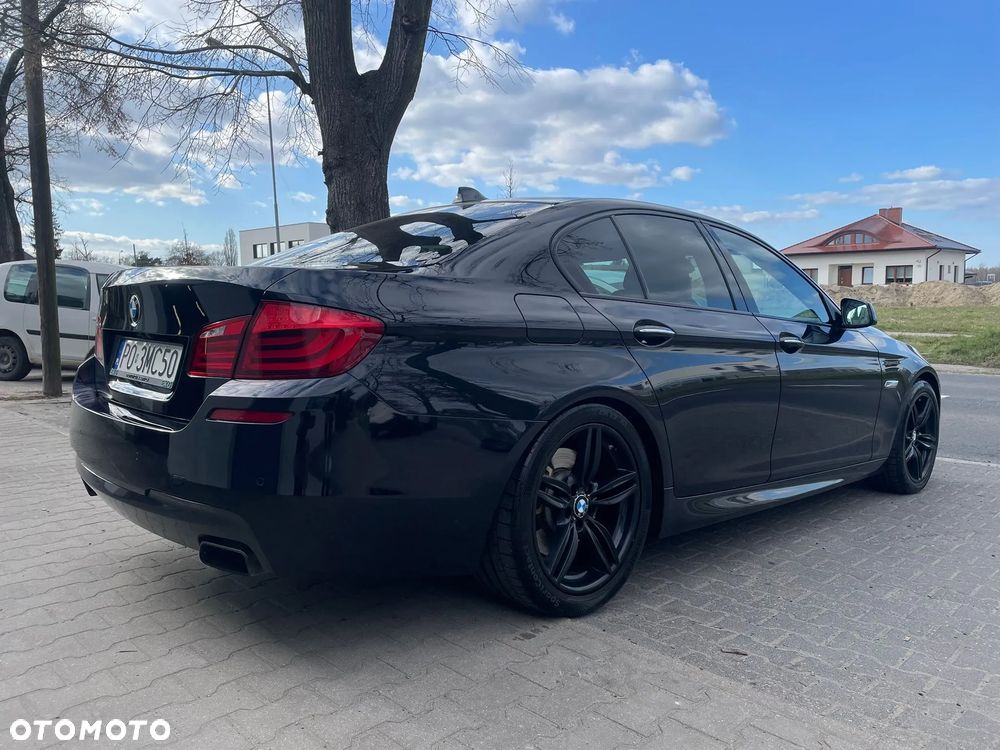 BMW Seria 5 550i Sport-Aut - 2