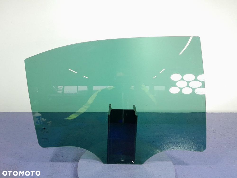 SKODA SUPERB III LIFT HB SEDAN SZYBA DRZWI TYŁ PRAWA 3V5845206A - 1