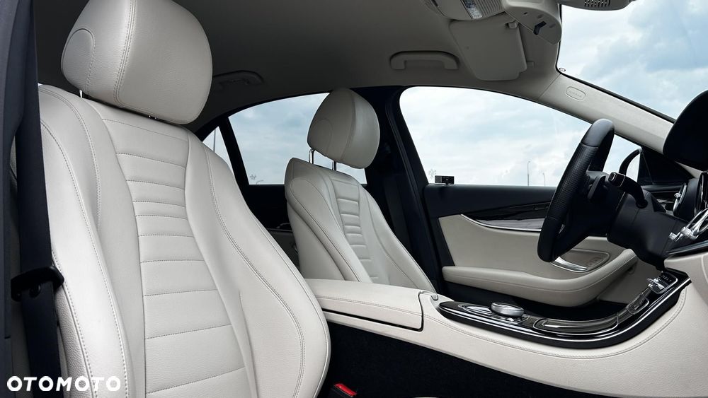 Mercedes-Benz Klasa E 220 d 4Matic 9G-TRONIC AMG Line - 24