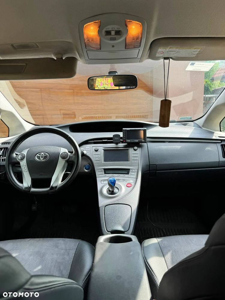 Toyota Prius 1.8 HSD Premium - 10