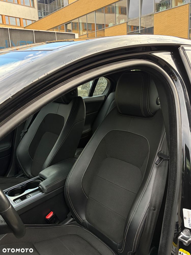 Jaguar XE 20d R-Sport - 8