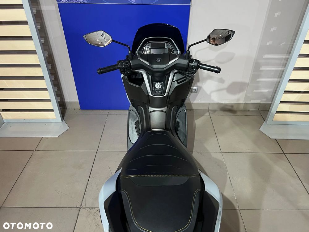 Yamaha NMAX - 10