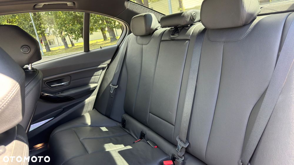 BMW Seria 3 335i xDrive Sport-Aut - 18