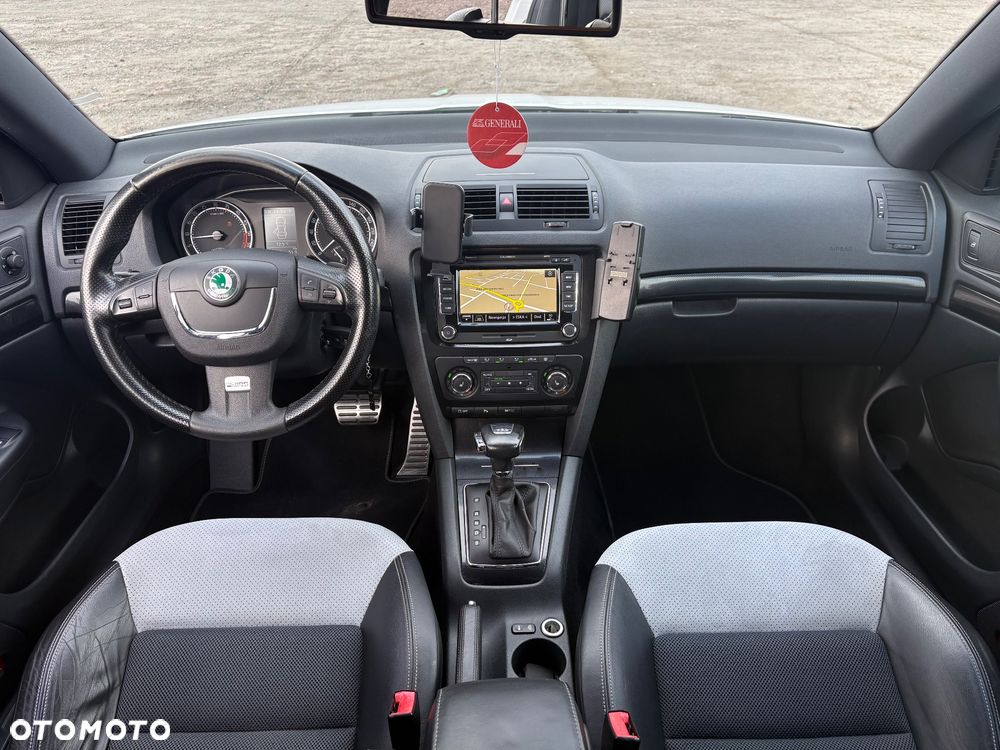 Skoda Octavia Combi 2.0 TDI CR DPF DSG RS - 11