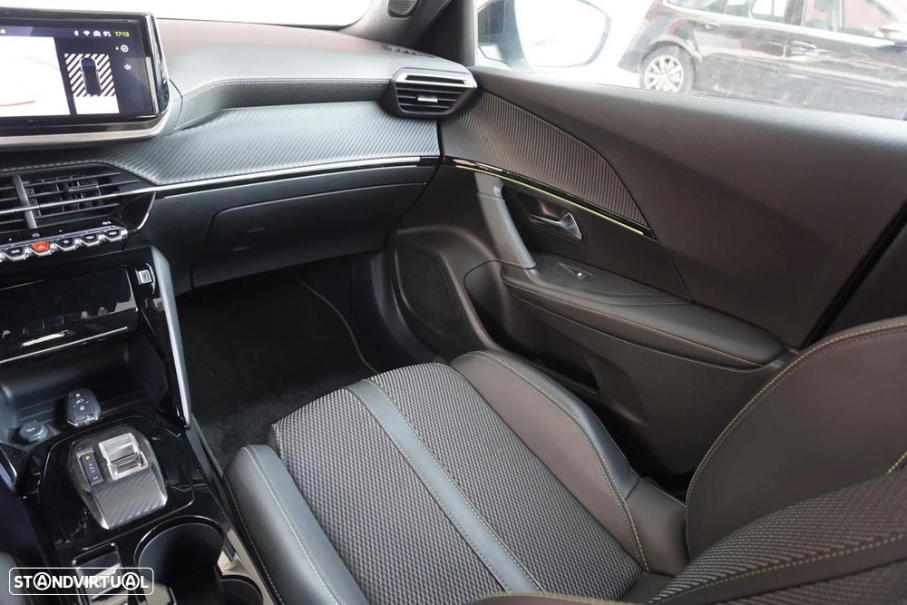 Peugeot 2008 1.2 PureTech GT EAT8 - 14