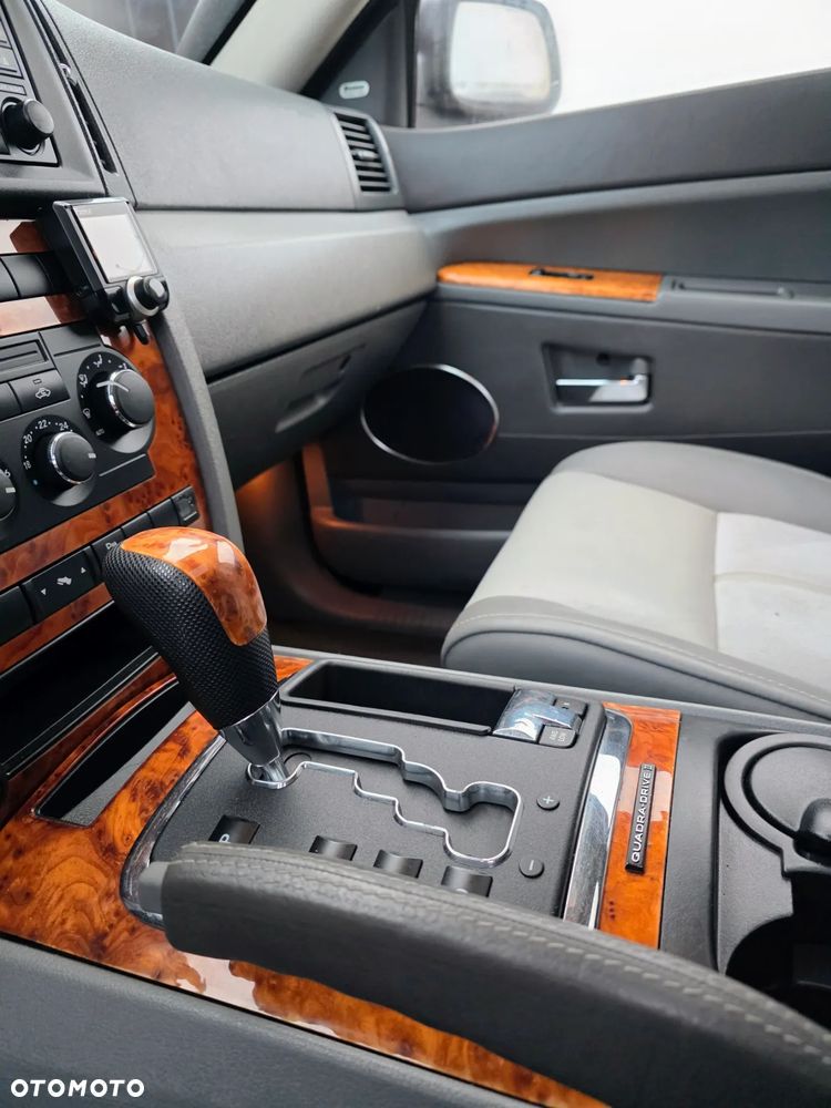 Jeep Grand Cherokee - 12