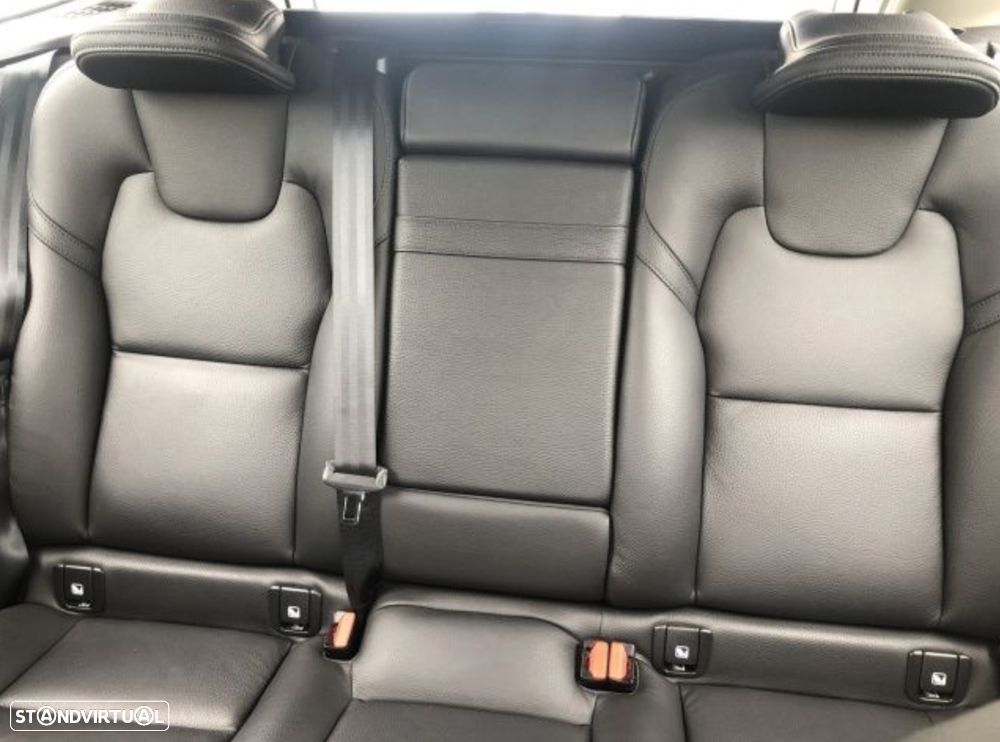 Volvo XC 40 D4 AWD Geartronic Momentum - 6