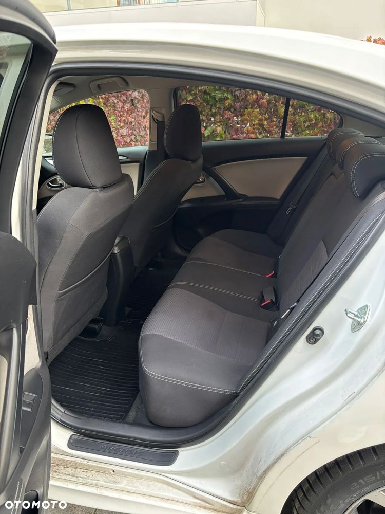 Toyota Avensis 2.0 D-4D Premium - 14