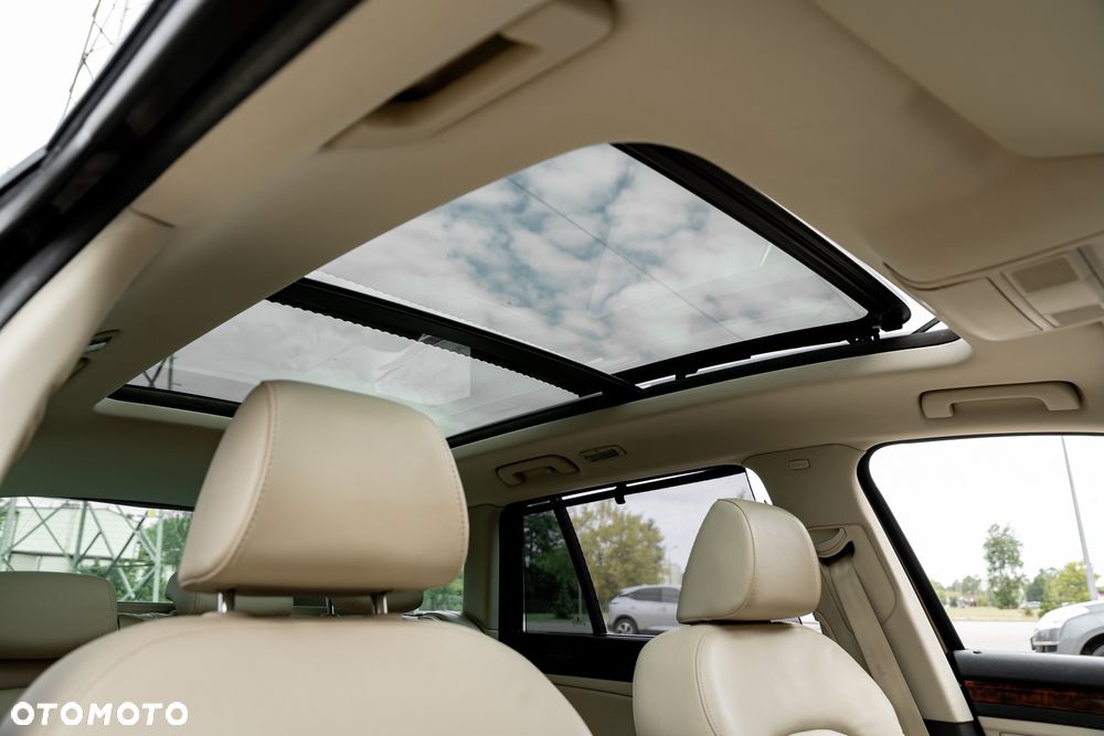 Skoda Superb Combi 3.6 V6 4x4 DSG Elegance - 32