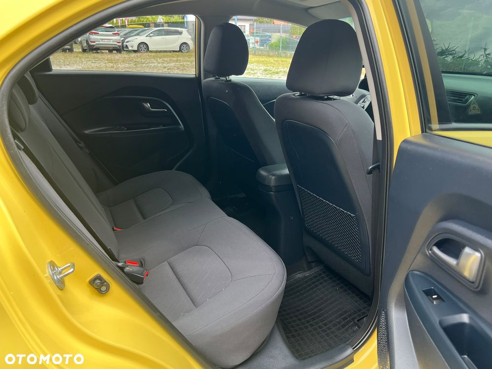 Kia Rio 1.2 Dream Team Edition - 24