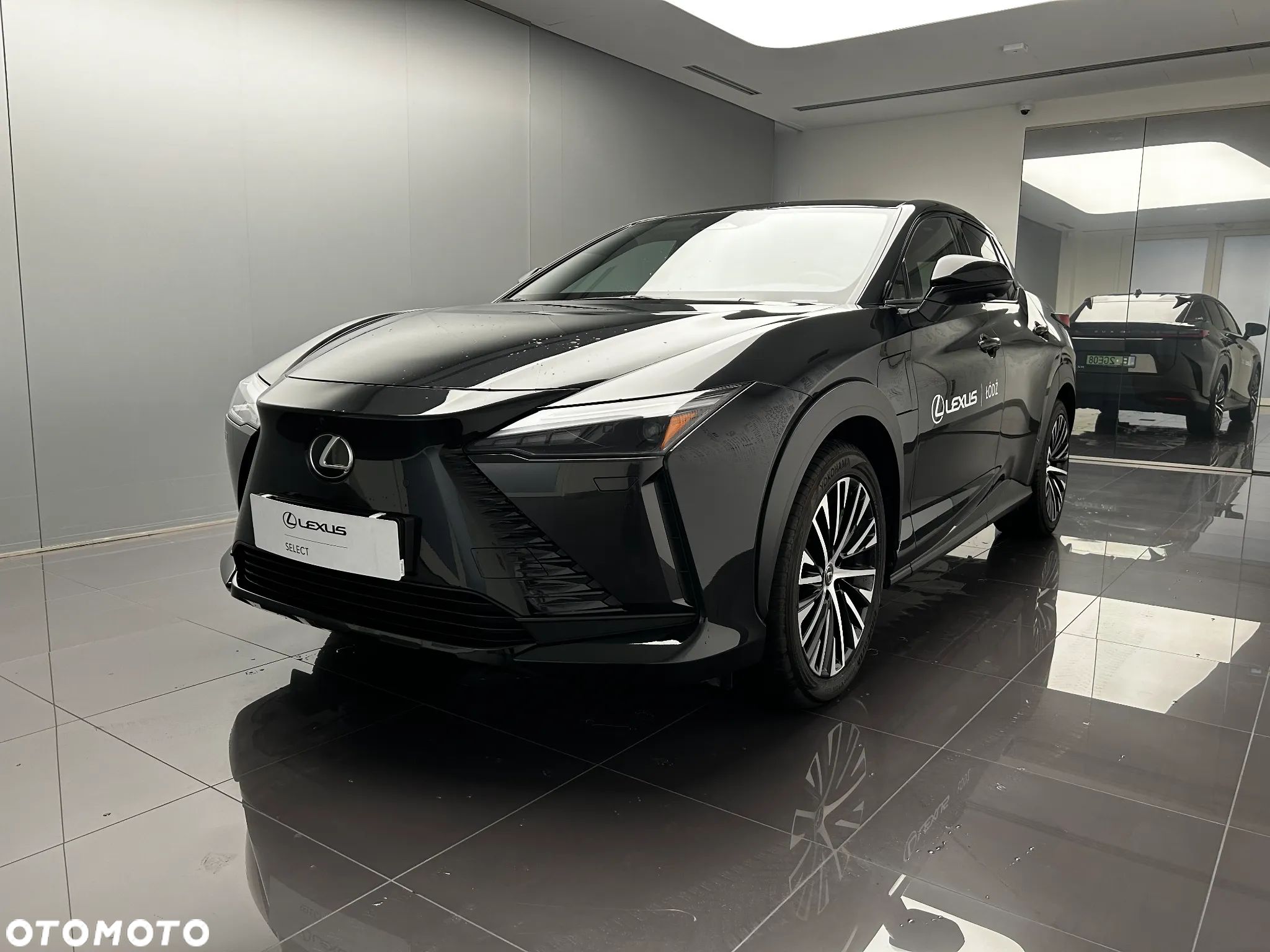 Lexus RZ - 1