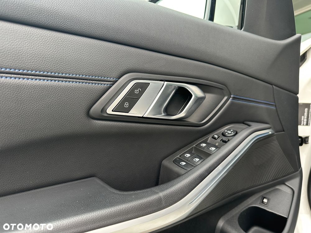 BMW Seria 3 320e M Sport - 19