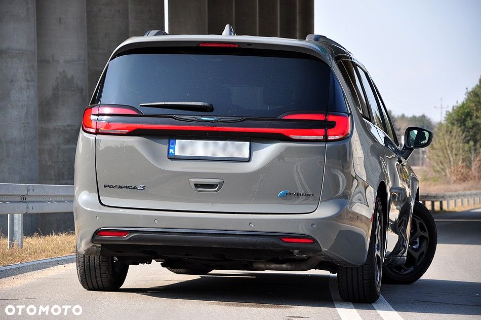 Chrysler Pacifica - 12