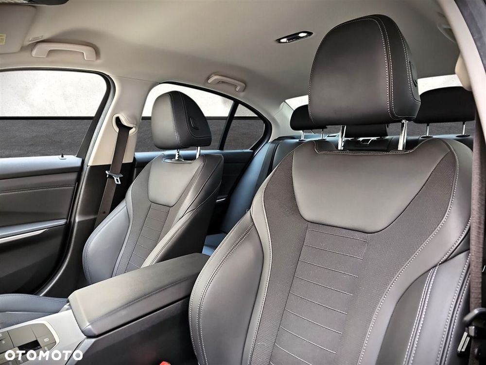 BMW Seria 3 320d xDrive - 13