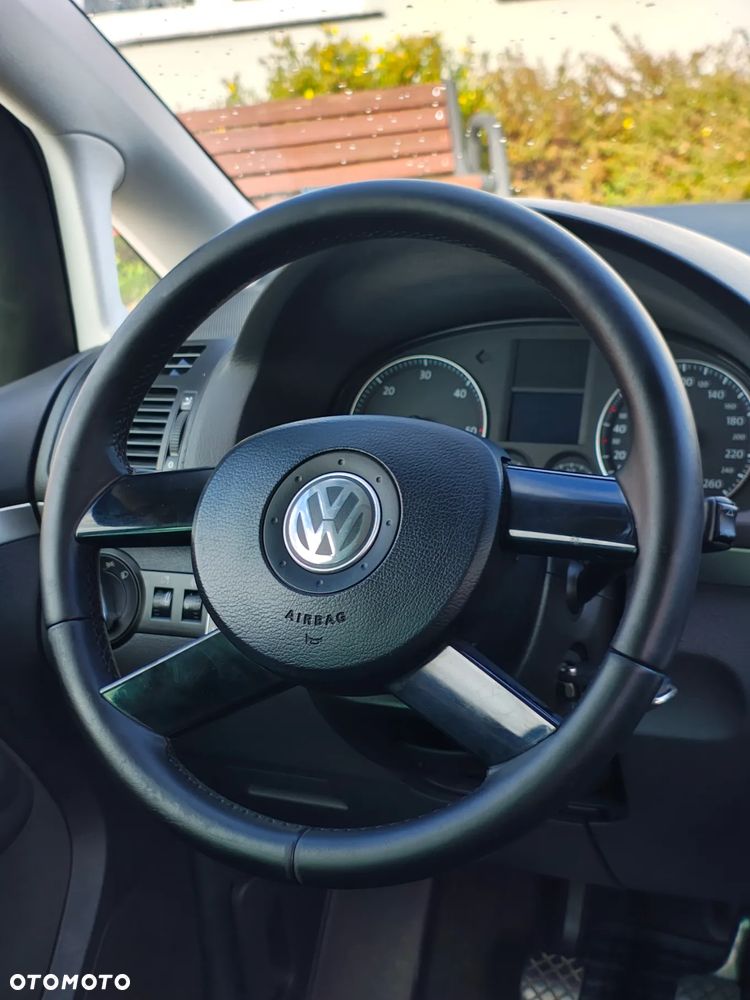 Volkswagen Touran 2.0 TDI Highline - 30