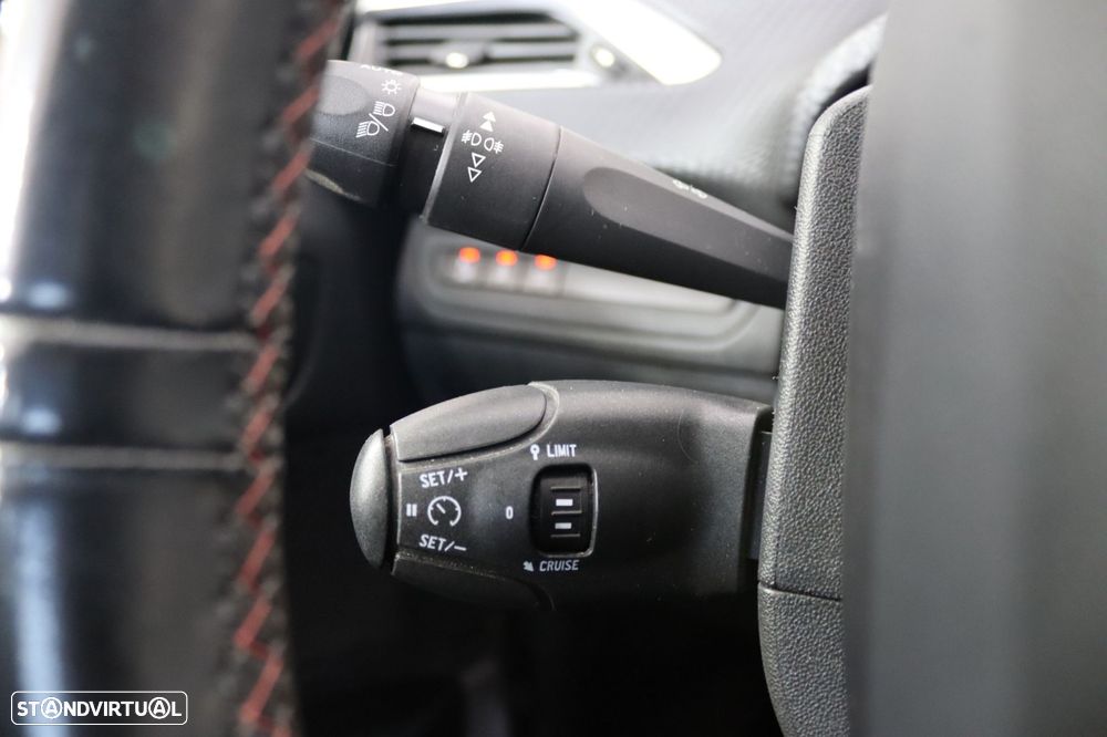 Peugeot 208 1.2 PureTech GT Line - 12