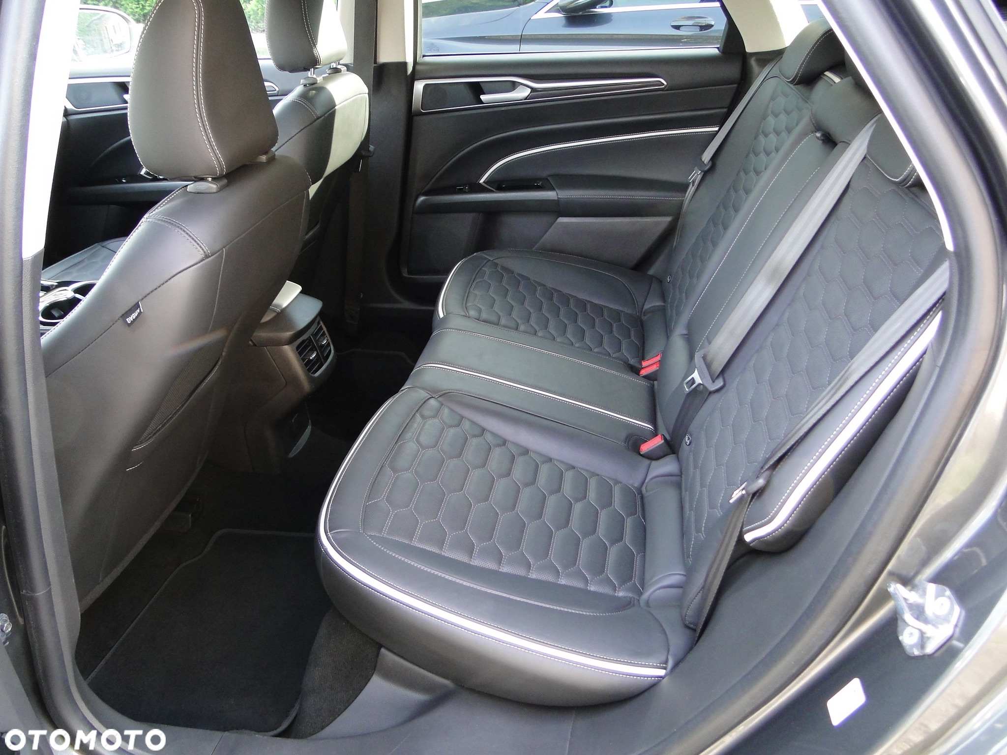 Ford Mondeo 2.0 Hybrid Vignale - 14