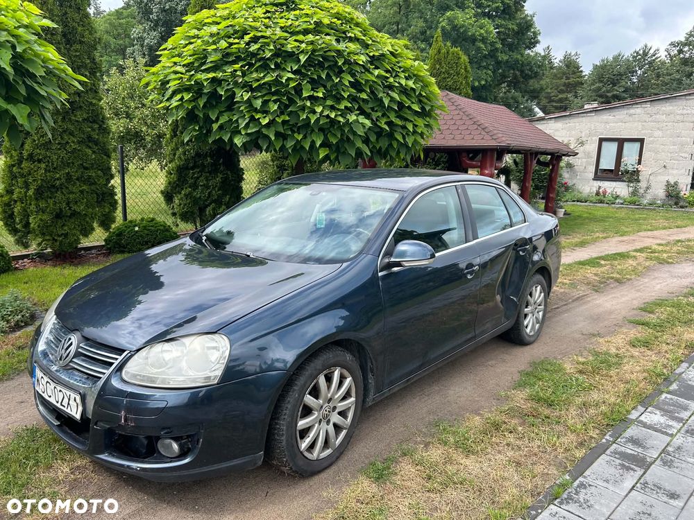 Volkswagen Jetta - 2