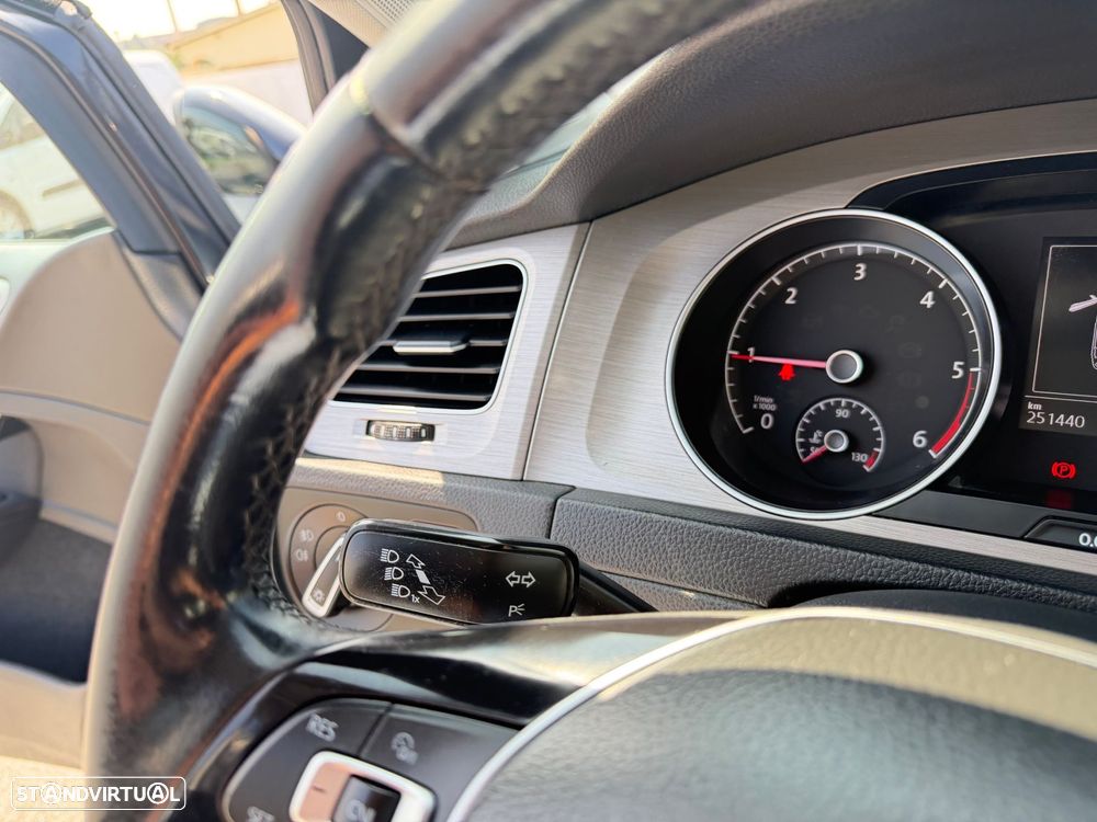 VW Golf Variant 1.6 TDi Confortline DSG - 25