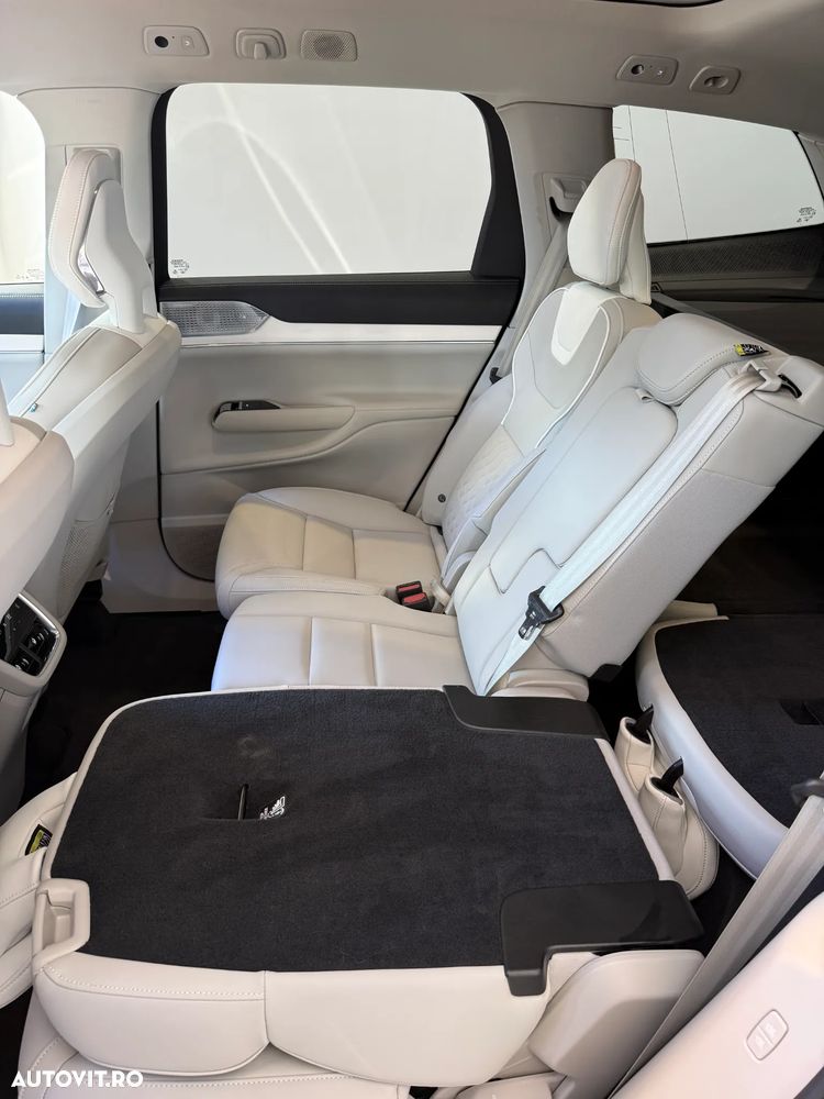 Volvo EX90 - 28