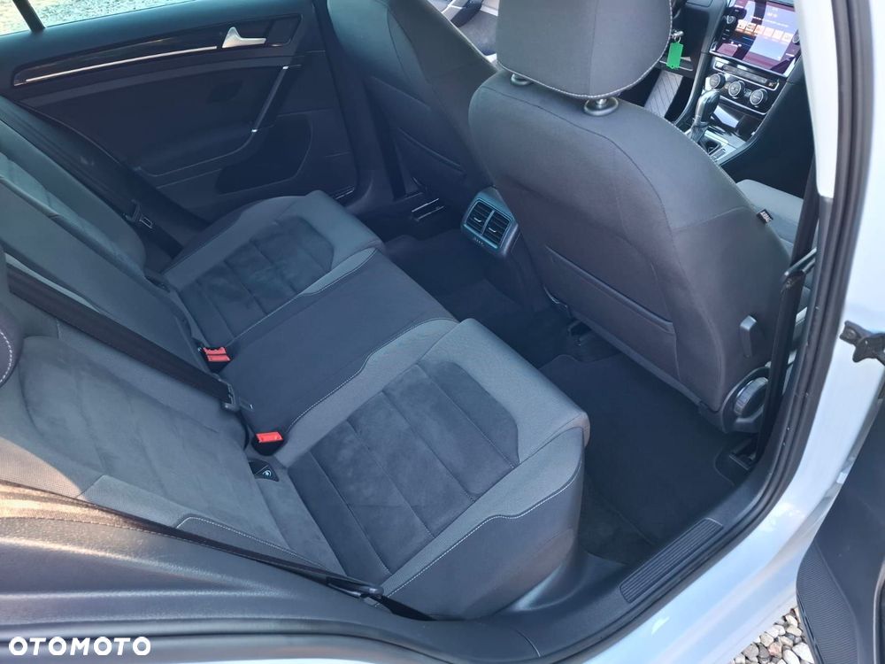 Volkswagen Golf 2.0 TDI SCR DSG R-Line - 13