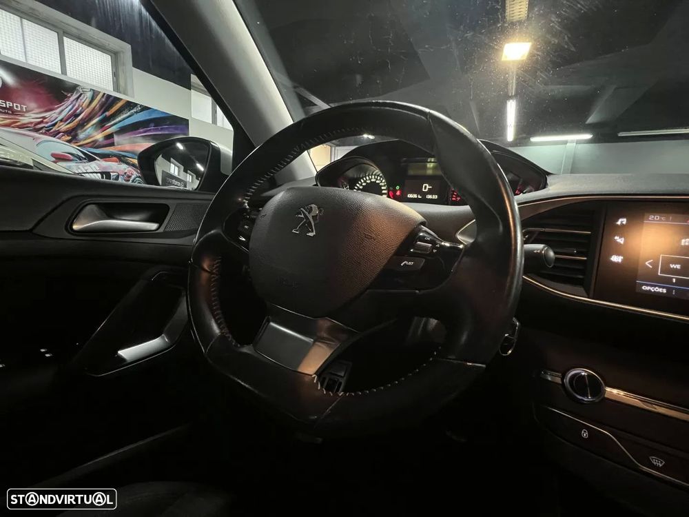 Peugeot 308 1.2 PureTech Style - 28