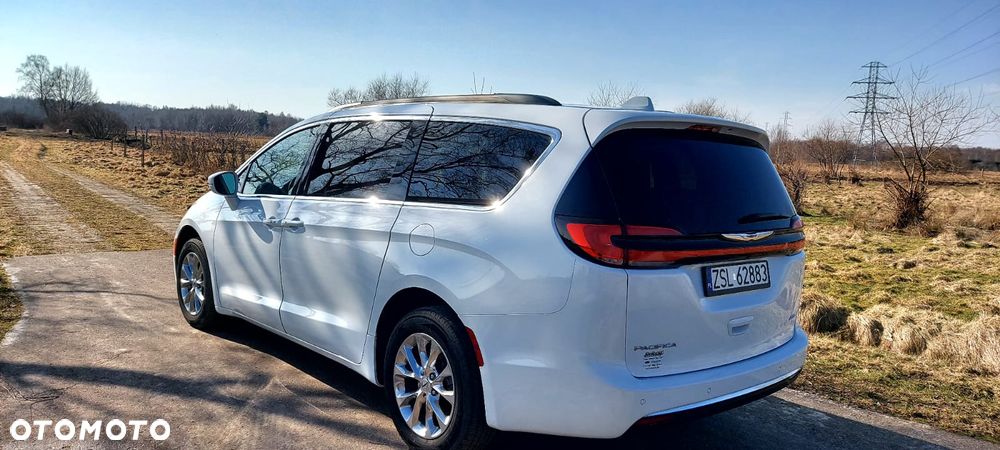 Chrysler Pacifica - 8