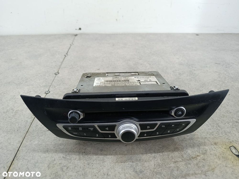 RADIO FABRYCZNE RENAULT LAGUNA III 281156980R 7649018391  BLAUPUNKT - 2