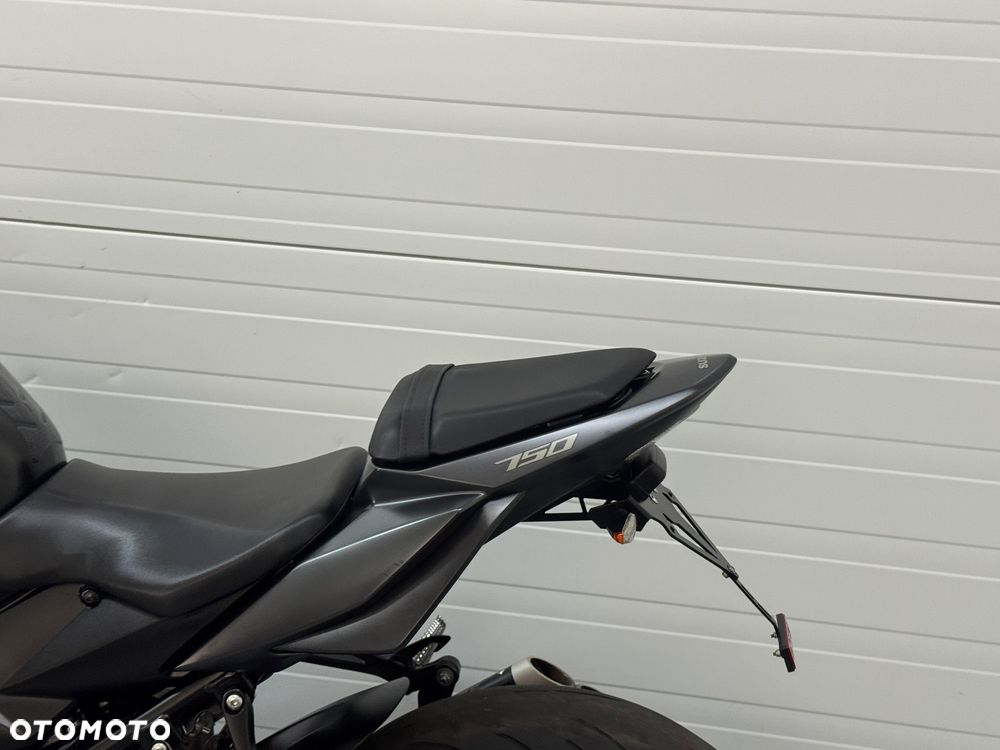 Suzuki GSR - 18