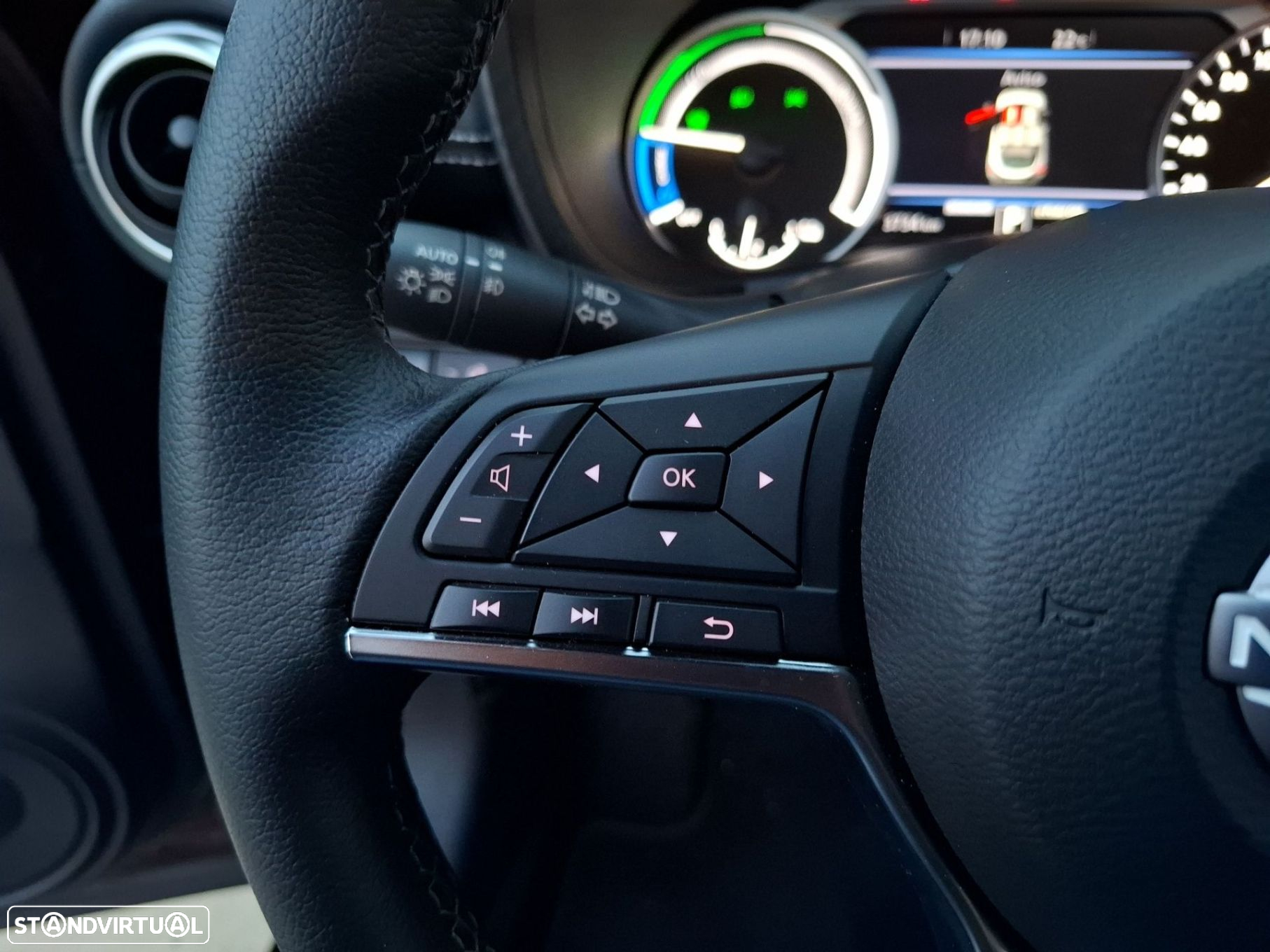 Nissan Juke 1.6 Hybrid N-Connecta Two Tone - 16