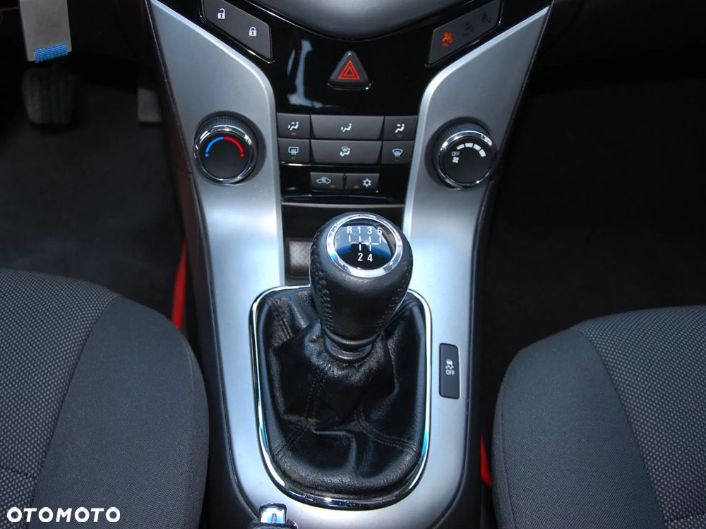 Chevrolet Cruze 1.6 LS+ - 27