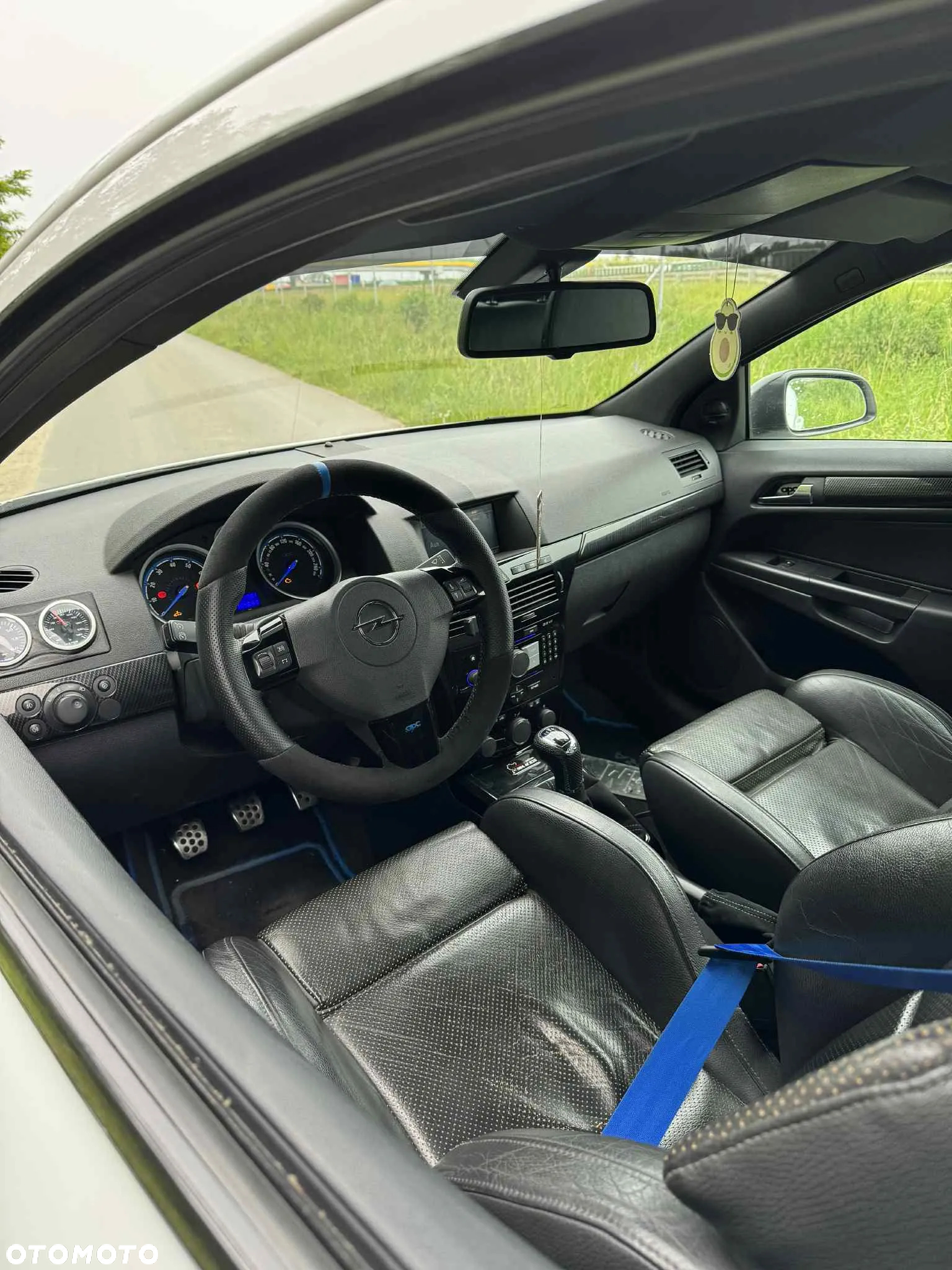 Opel Astra III GTC 2.0 T OPC - 8
